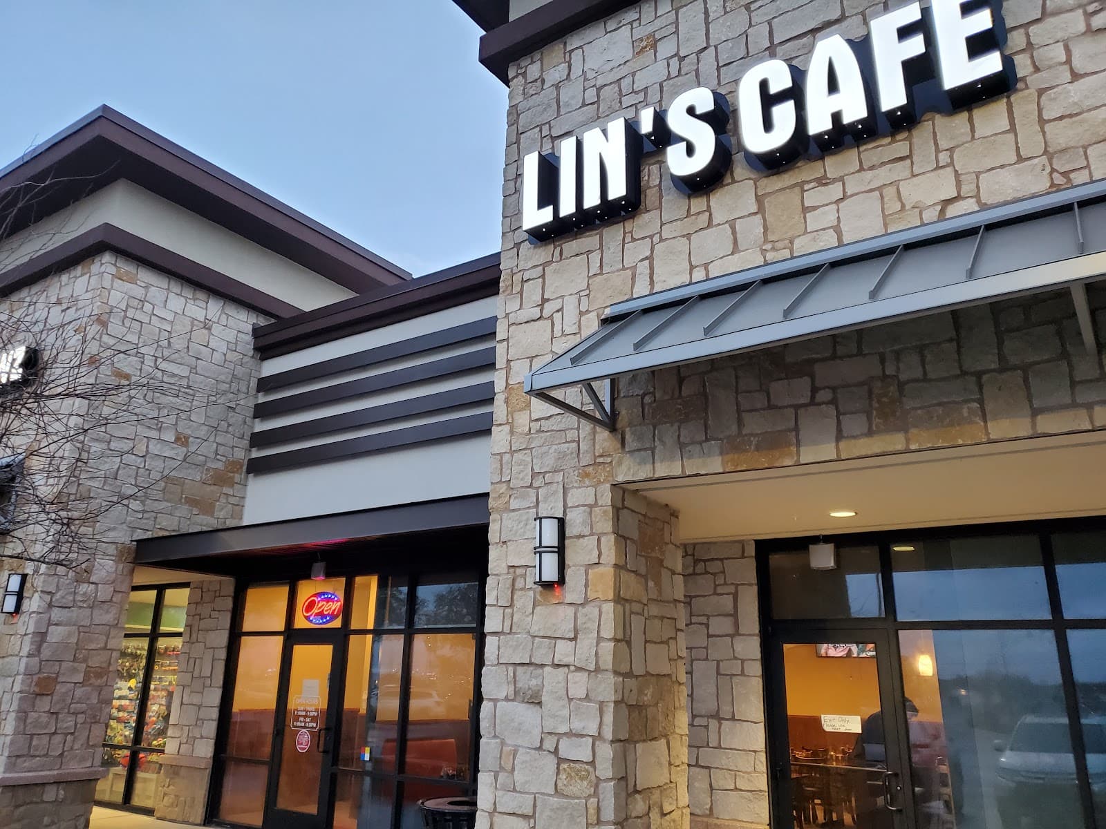 Lin's Cafe